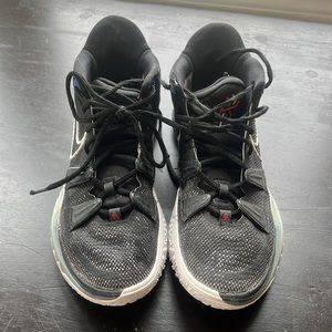 Nike kyrie basketball shoes